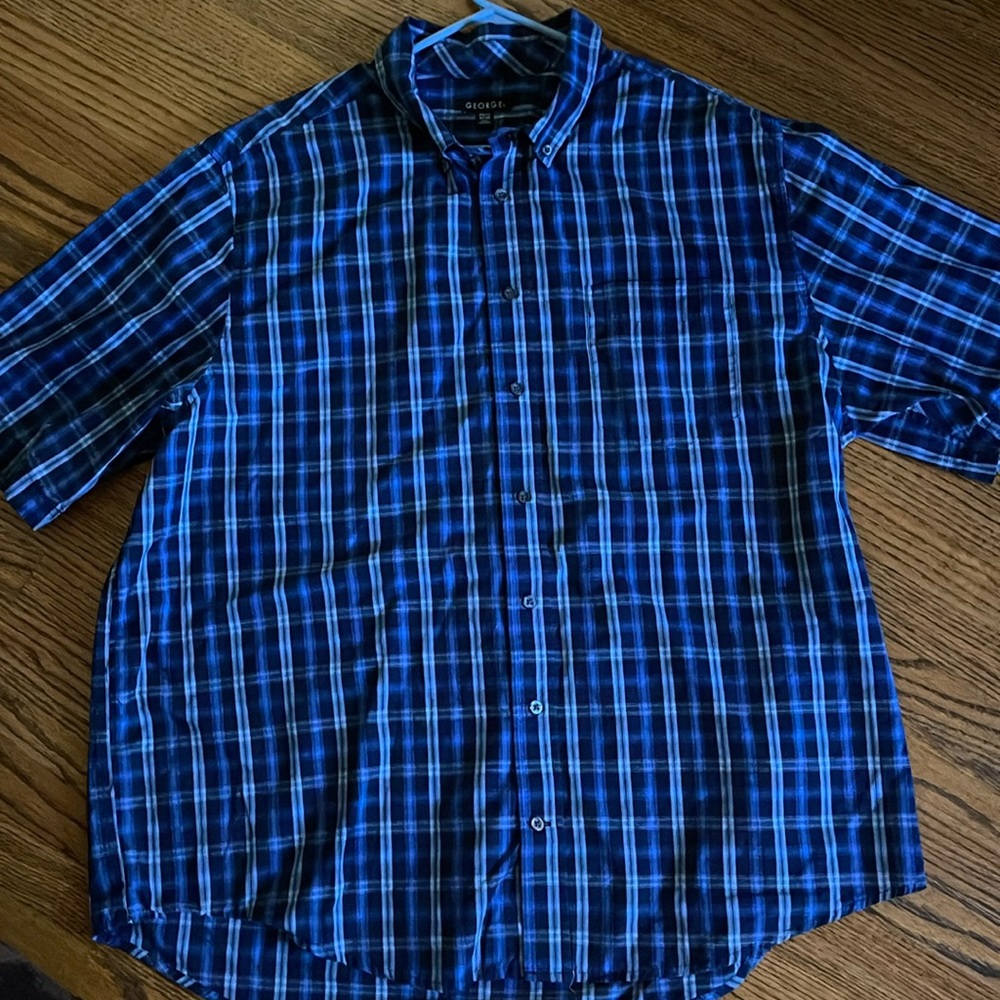 Men’s 2XL 50/52 button down short sleeve.